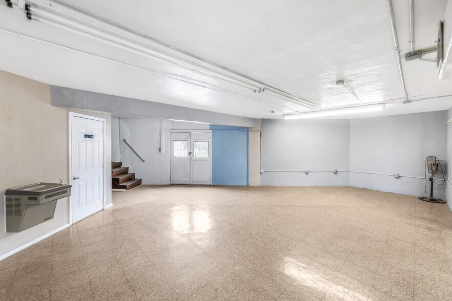 More Photos Of 930 New Laredo Hwy, San Antonio Office For Sale