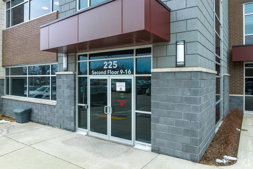 More Photos Of 225 Speers Rd, Oakville Medical For Sale