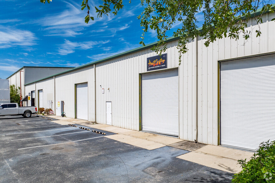 Primary Photo Of 4054 Louis Ave, Holiday Warehouse For Lease