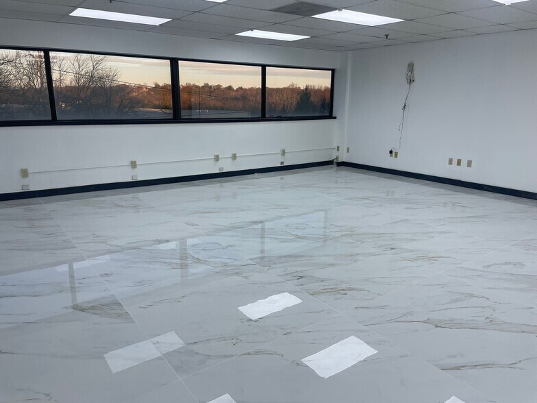 More Photos Of 45 Connair Rd, Orange Light Manufacturing For Lease