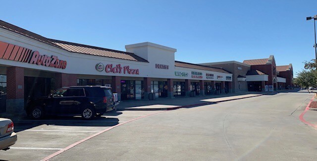 More Photos Of 2344-2400 SE Green Oaks Blvd, Arlington General Retail For Lease