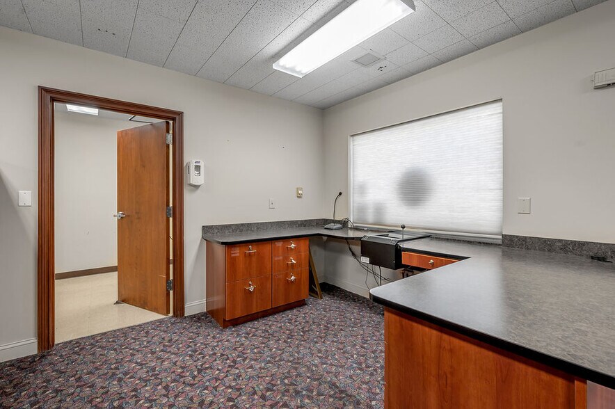 More Photos Of 250 Crossfield Dr, Versailles Industrial For Lease