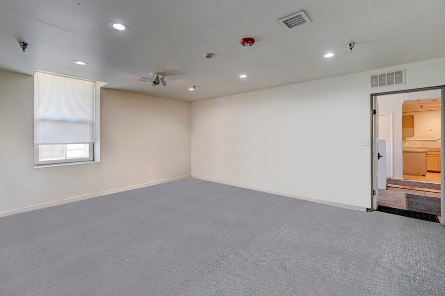 More Photos Of 222 1/2 S Montezuma St, Prescott Industrial For Lease