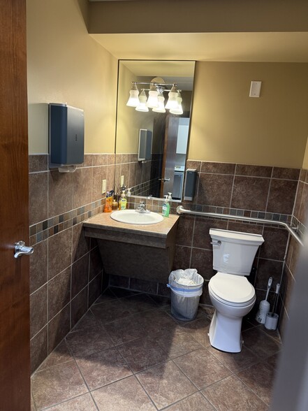 More Photos Of 122 Lynnwood, Knoxville Office For Sale