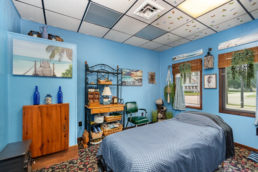 More Photos Of 725 E Center St, Ithaca Showroom For Sale