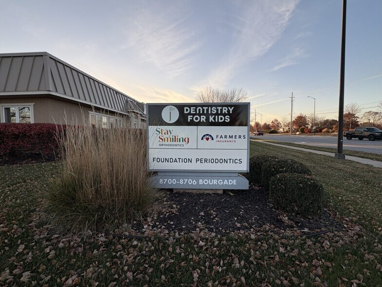 More Photos Of 8700-8706 Bourgade St, Lenexa Medical For Sale