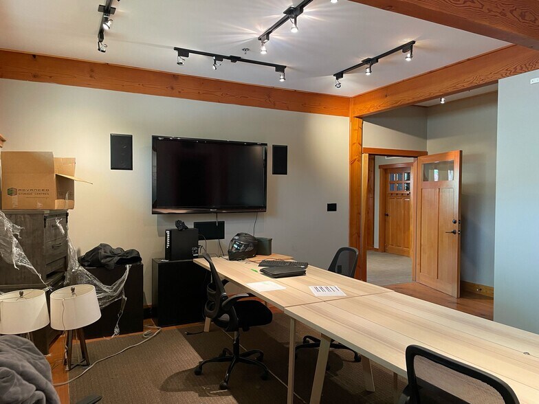 More Photos Of 26020 31B Ave, Langley Twp Flex For Lease