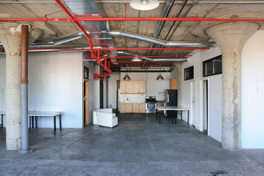 More Photos Of 49 Wyckoff Ave, Brooklyn Warehouse For Lease