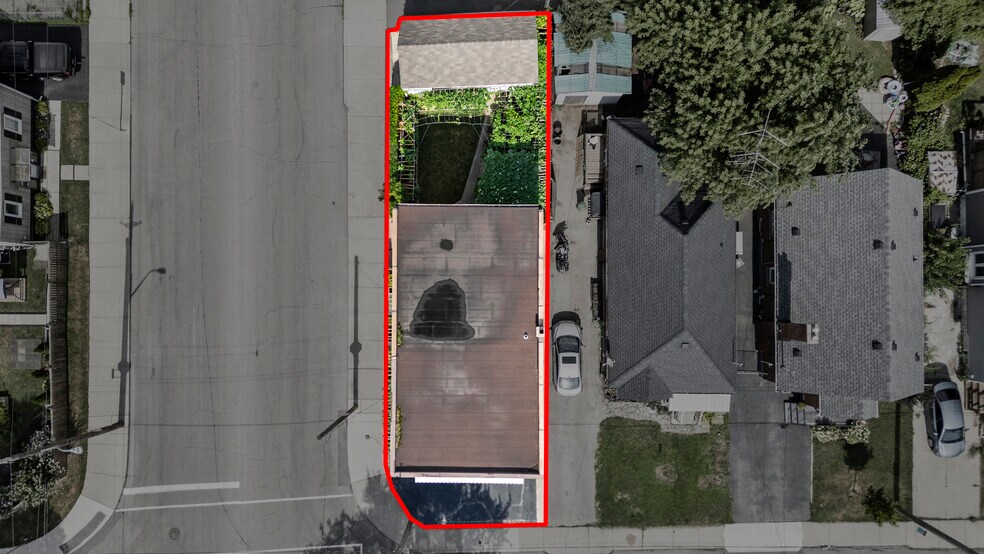 More Photos Of 125 Tolton Ave, Hamilton Department Store For Lease