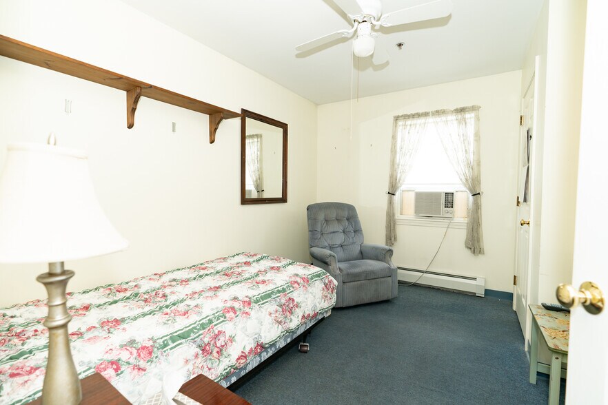 More Photos Of 8 Jennifer Dr, Merrimack Flex For Sale