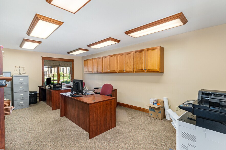 More Photos Of 820 N Michigan Ave, Saginaw Office For Sale