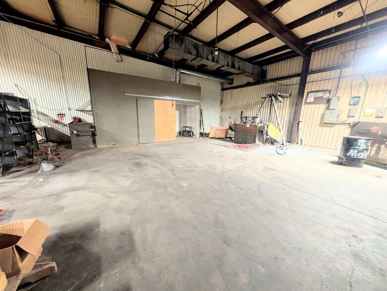 More Photos Of 1469 US Highway 59, Moran Manufacturing For Sale