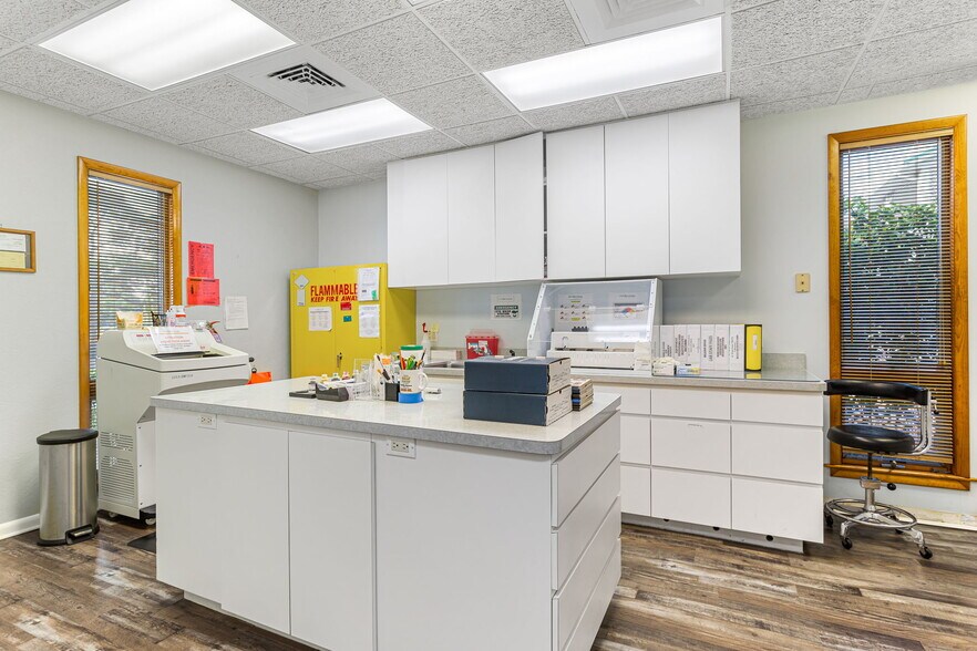 More Photos Of 609 Indian Rocks Rd, Belleair Medical For Sale