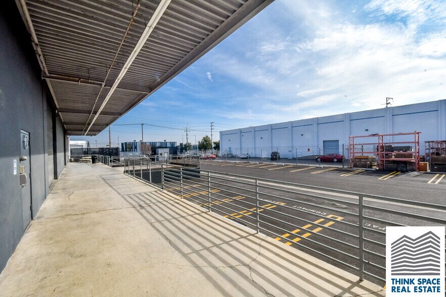 More Photos Of 9419 Mason Ave, Chatsworth Manufacturing For Lease