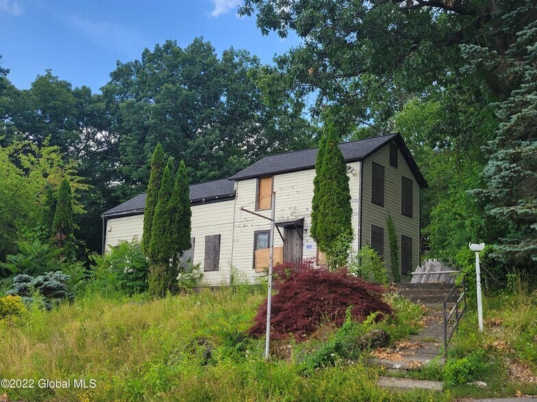 More Photos Of 9071 US Route 9W, Athens Hotel For Sale