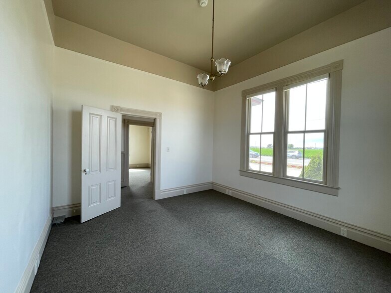 More Photos Of 425 W Blanco Rd, Salinas Office For Lease