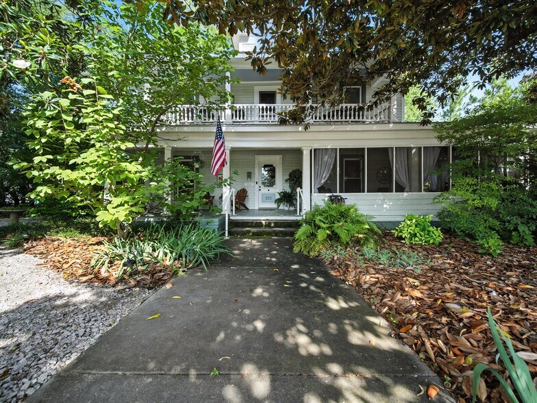 More Photos Of 221 N Main St, Clover Hospitality For Sale