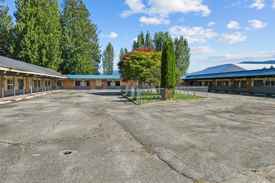 More Photos Of 1862 W State Route 20, Sedro-Woolley Hotel For Sale