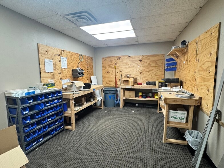 More Photos Of 3600-3744 E I 240 Service Rd, Oklahoma City Light Distribution For Sale
