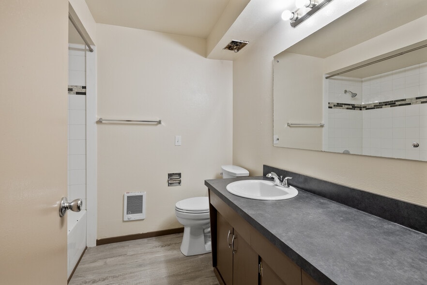 More Photos Of 2517 Howard St, Everett Apartments For Sale