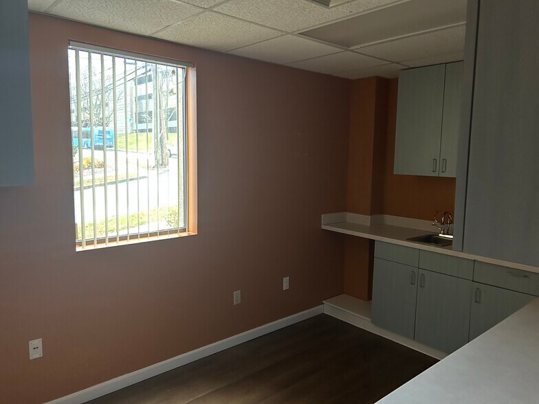 More Photos Of 27 Hospital Ave, Danbury Medical For Lease