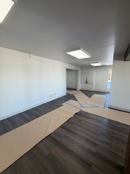 More Photos Of 10934 E 55th Pl, Tulsa Distribution For Lease