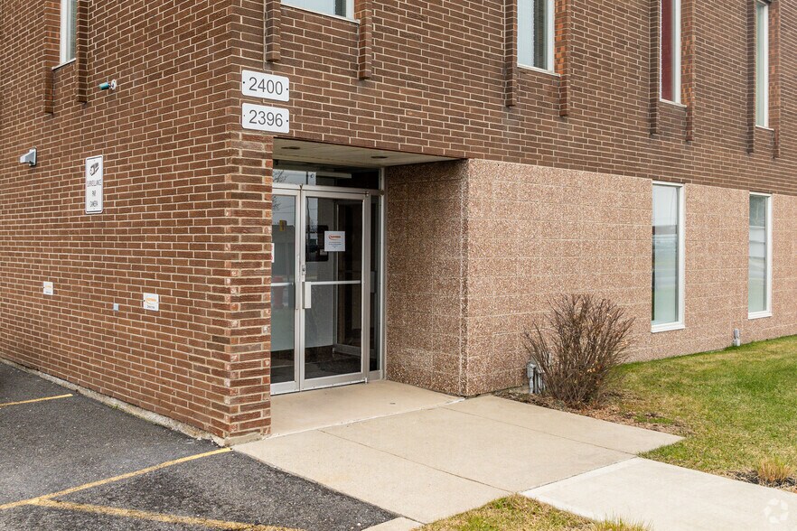 More Photos Of 2396-2400 Rue De La Province, Longueuil Office For Sale