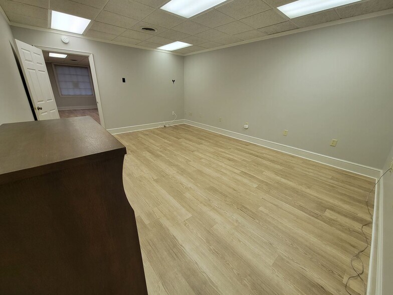 More Photos Of 215 Church St, Lenoir Office For Lease