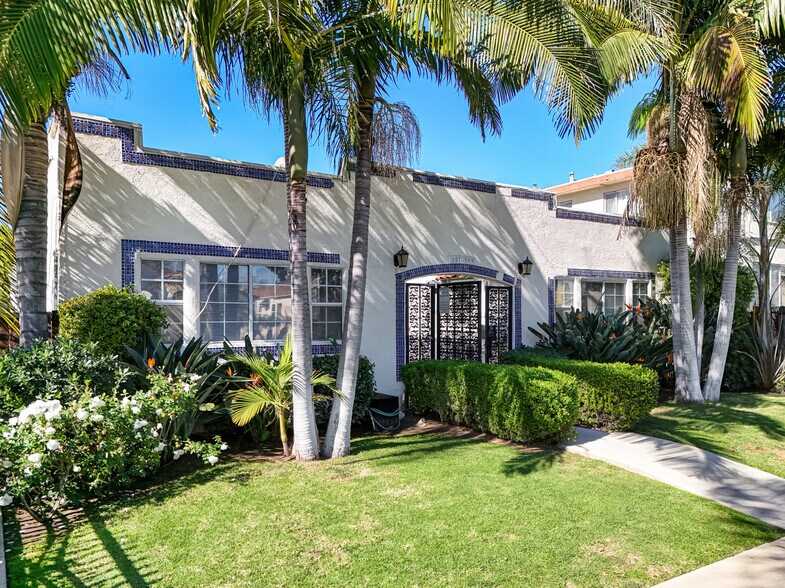 More Photos Of 807-809 N Fuller Ave, Los Angeles Apartments For Sale