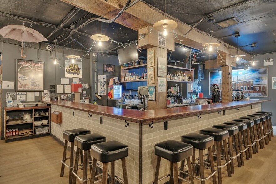 More Photos Of 10030 102nd St NW, Edmonton Bar For Sale