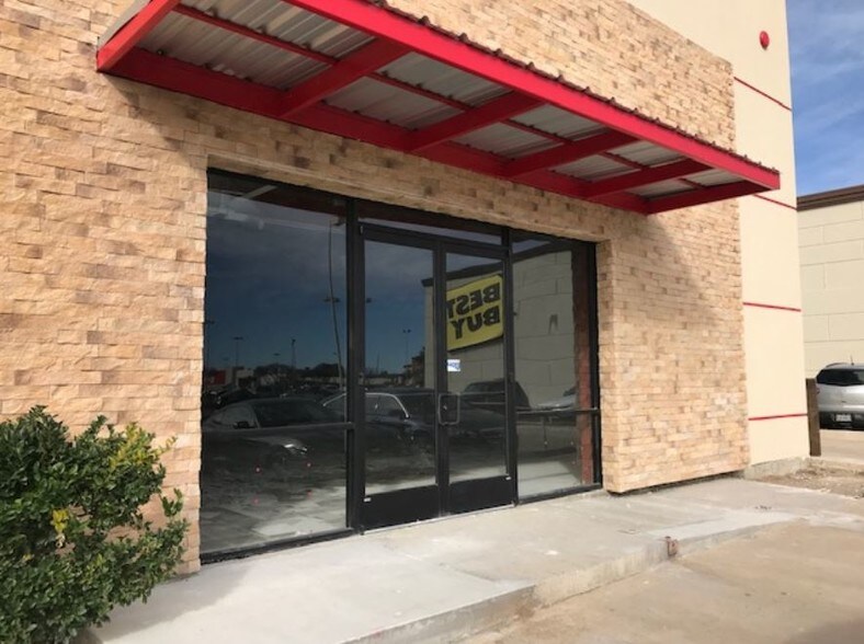 More Photos Of 7901 San Dario Ave, Laredo General Retail For Lease