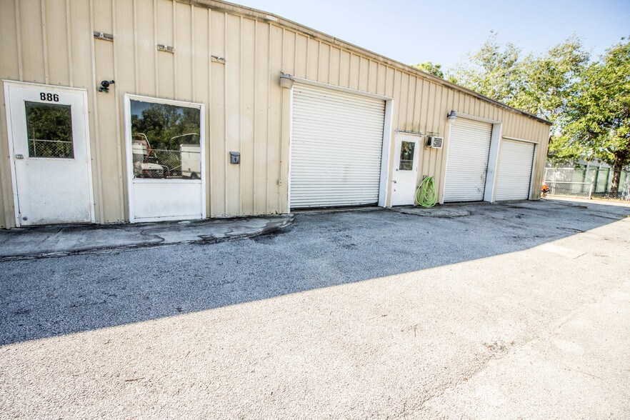 More Photos Of 870-874 NE Pop Tilton Pl, Jensen Beach Warehouse For Lease
