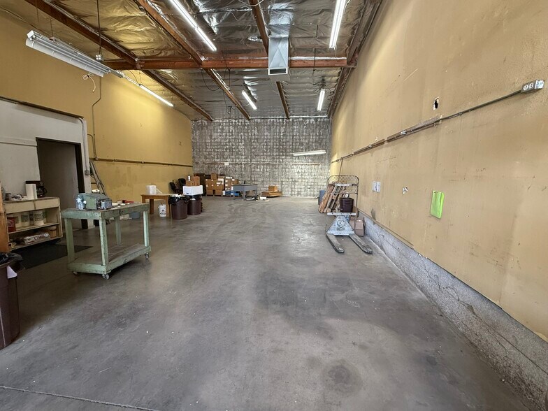 More Photos Of 12846-12955 Arroyo St, Sylmar Warehouse For Sale