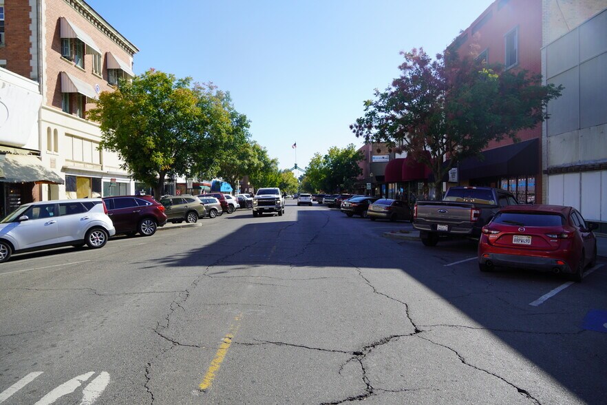 More Photos Of 400-406 D St, Marysville Storefront For Lease