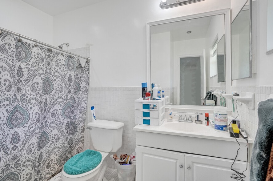 More Photos Of 5706-5708 Lincoln St, Hollywood Multifamily For Sale