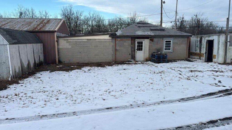 More Photos Of 2690 E Harrisburg Pike, Middletown Freestanding For Lease