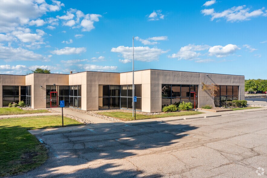 More Photos Of 15301 Mercantile Dr, Dearborn Research And Development For Lease