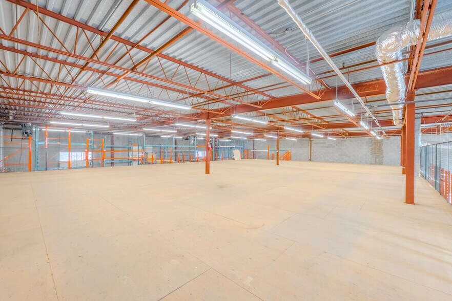 More Photos Of 9681-9725 Rue Clément, Montréal Unknown For Lease