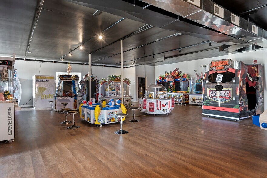 More Photos Of 3101 S MacArthur Blvd, Springfield Restaurant For Lease