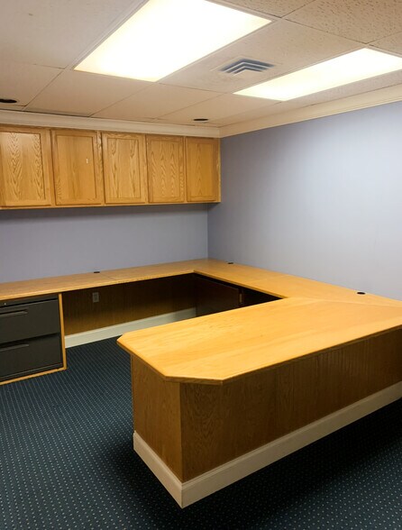 More Photos Of 1423 Capitol Trl, Newark Office For Lease