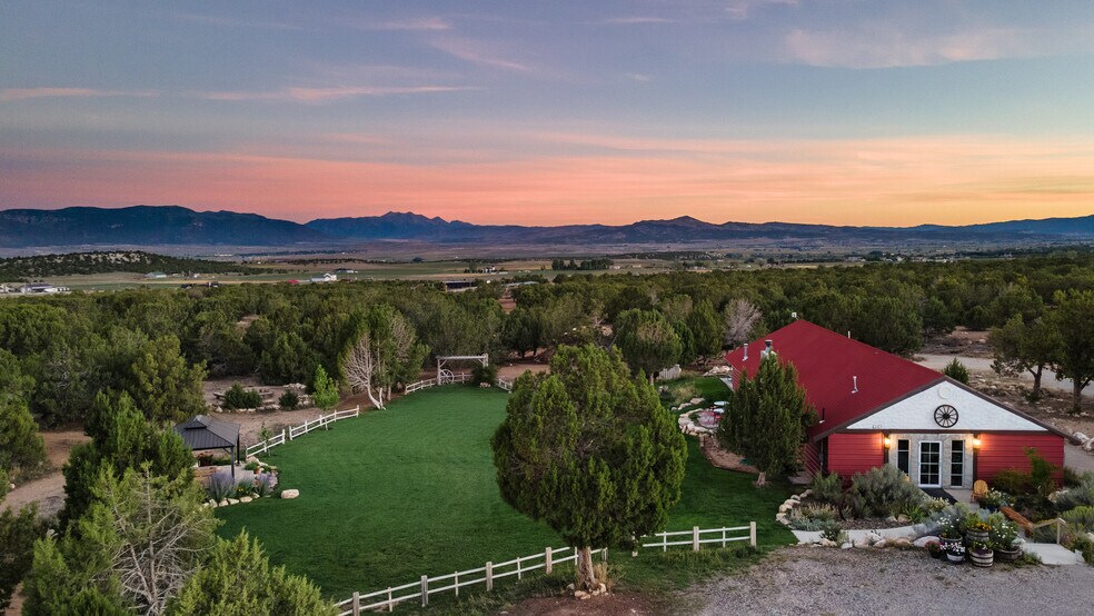 More Photos Of 11550 Pigeon Hollow Rd, Spring City Hotel For Sale