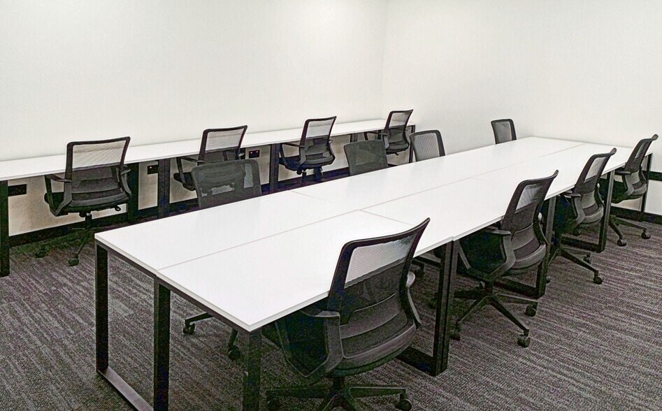 More Photos Of 9452 51 Av NW, Edmonton Coworking Space
