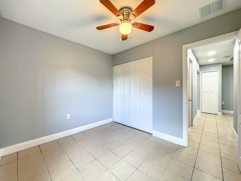 More Photos Of 1906 Murdock Blvd, Orlando Office For Lease