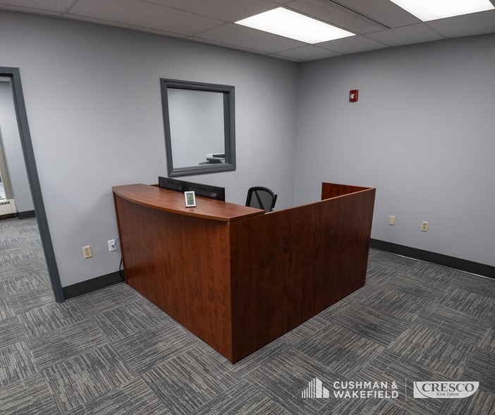 More Photos Of 16600 Sprague Rd, Middleburg Heights Office For Lease