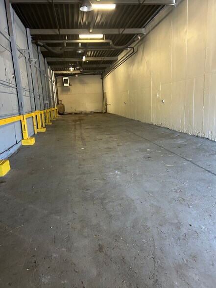 More Photos Of 20 N Front St, Bally Distribution For Sale