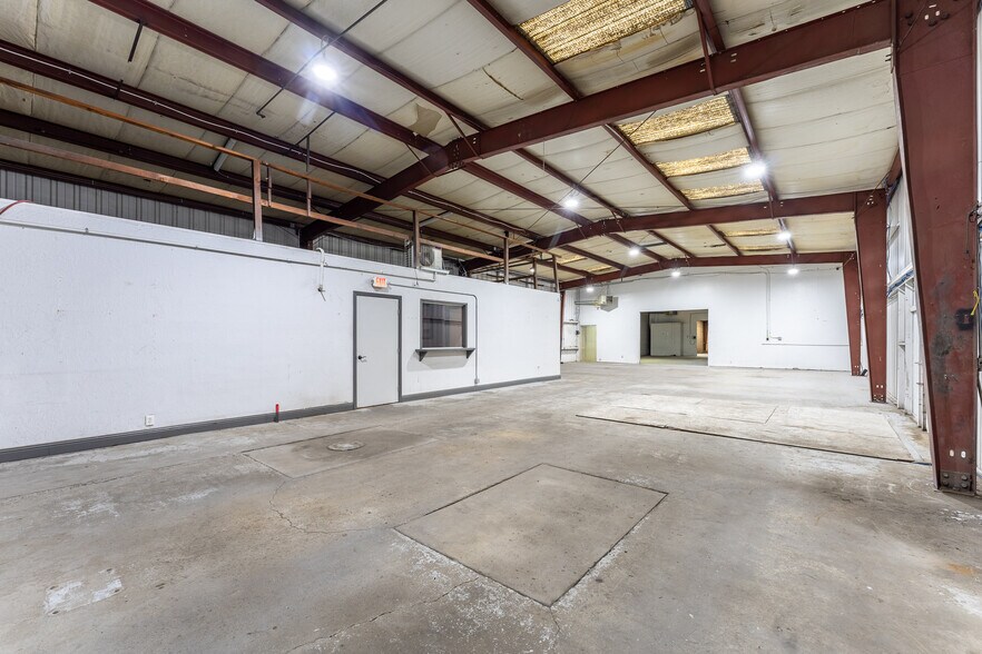 More Photos Of 550 Talmage Rd, Ukiah Auto Repair For Lease