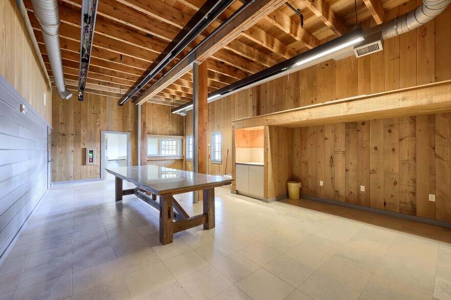 More Photos Of 709 Hartman Station Rd, Lancaster Loft Creative Space For Lease