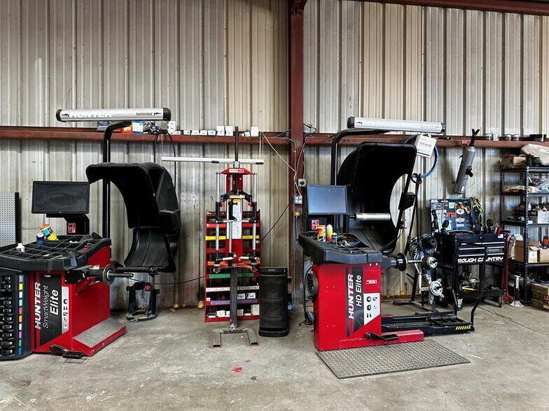 More Photos Of 301 S Betty Ave, Monahans Flex For Sale