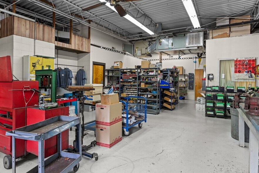 More Photos Of 6425 Glenwood Ave, Raleigh Auto Repair For Sale