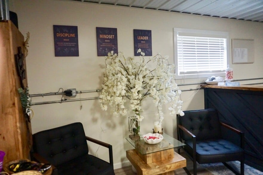 More Photos Of 301 W Emmitt Ave, Waverly Storefront For Sale